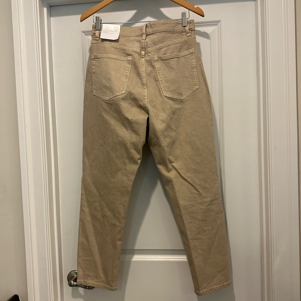 H&M Mom Jeans Size 10. Gently worn and in great condition.
